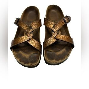 Birkenstock Birki's Amber Style in a crock pattern cooper color